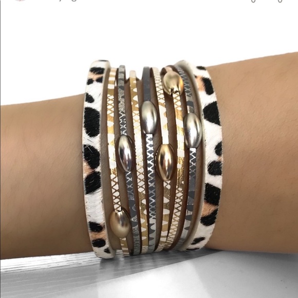 LEOPARD PRINT MULTI STRAND LAYERED BRACELET - Picture 1 of 4